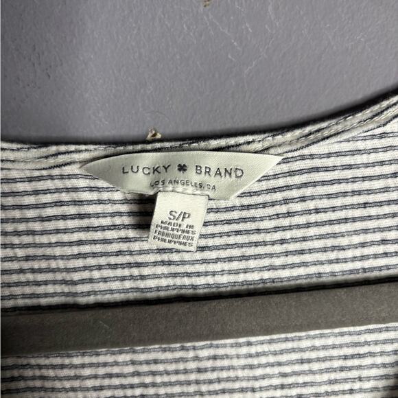 Lucky Brand Gray and White Striped Sleeveless V Neck Peplum Top Size Small - Picture 4 of 7